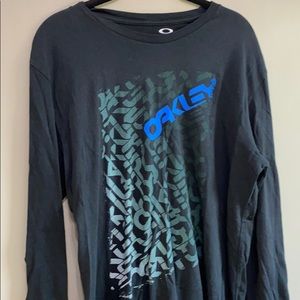 Oakley long sleeve t-shirt size large.
